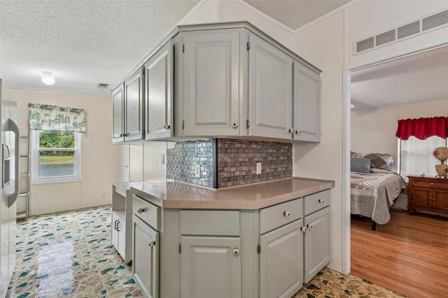 37644 PINATA AVENUE, Zephyrhills, FL 33541