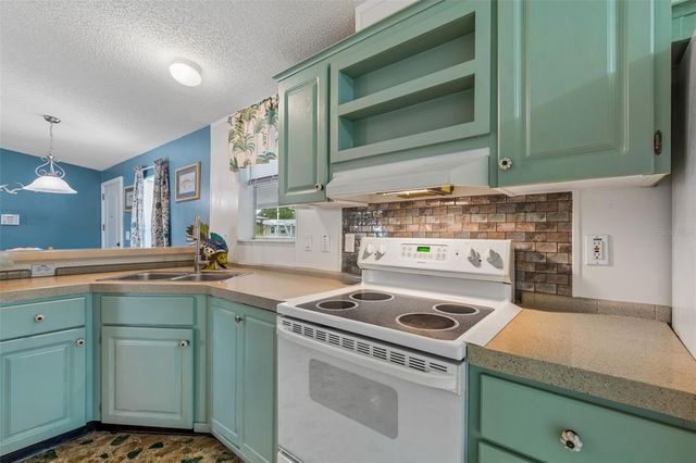 37644 PINATA AVENUE, Zephyrhills, FL 33541