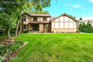 294 Miracle Drive, Troy, MI 48084