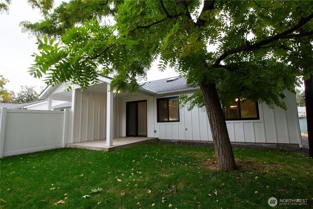 1037 Date Avenue, College Place, WA 99324