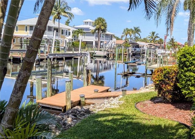 5471 Harborage DR, Fort Myers, FL 33908