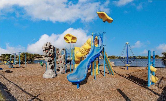 5471 Harborage DR, Fort Myers, FL 33908