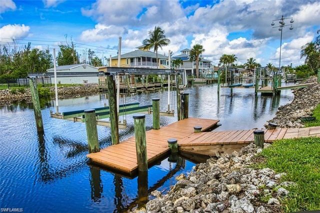 5471 Harborage DR, Fort Myers, FL 33908