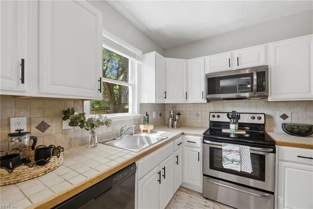 3715 Essex CIR, Norfolk, VA 23513