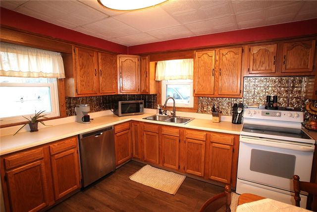 71 Standish Road, Greece, NY 14626