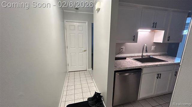 36014 Chapel Court 27, Clinton Township, MI 48035