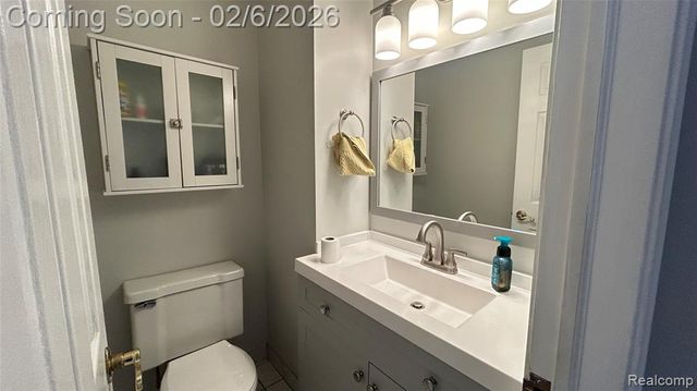 36014 Chapel Court 27, Clinton Township, MI 48035