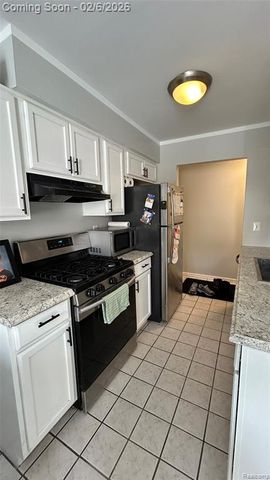 36014 Chapel Court 27, Clinton Township, MI 48035