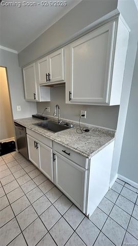 36014 Chapel Court 27, Clinton Township, MI 48035