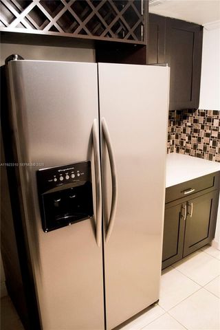 825 Brickell Bay Dr 750, Miami, FL 33131