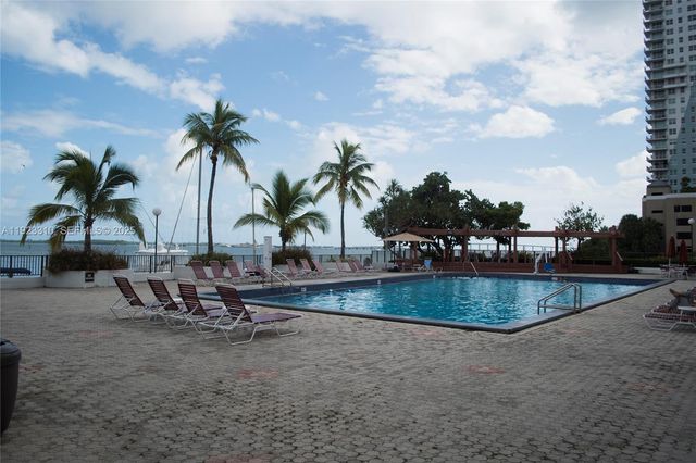 825 Brickell Bay Dr 750, Miami, FL 33131