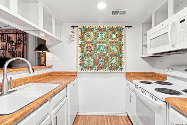 11610 Vance Jackson Rd Apt 202, San Antonio, TX 78230