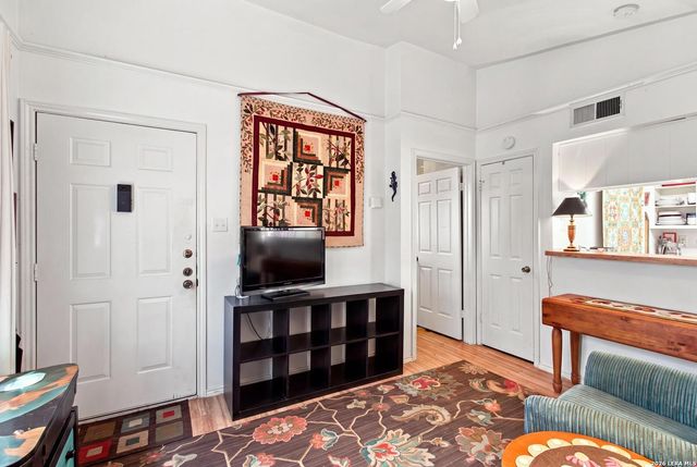 11610 Vance Jackson Rd Apt 202, San Antonio, TX 78230