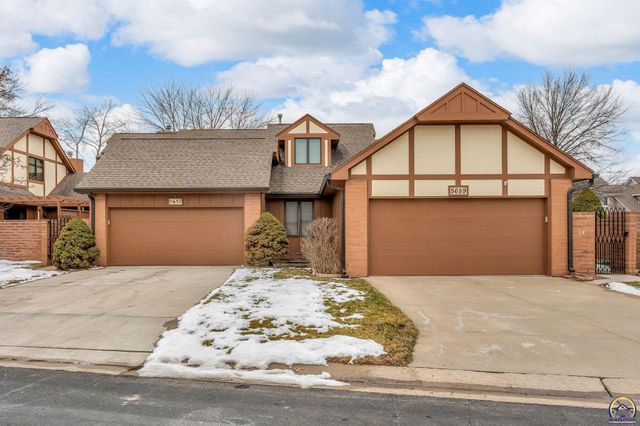 5657 SW Hawick LN, Topeka, KS 66614