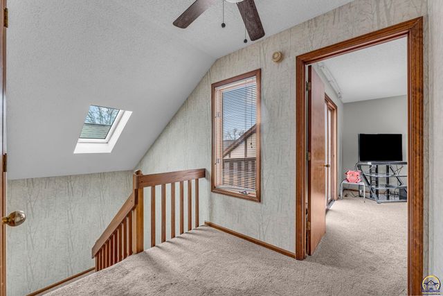 5657 SW Hawick LN, Topeka, KS 66614