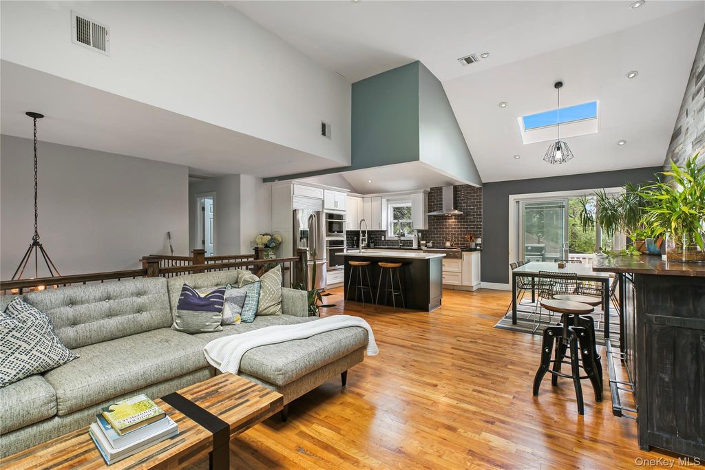 1049 Owasco Road, West Hempstead, NY 11552 — photo 3