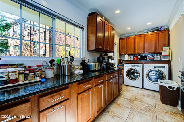 2468 Grinstead Dr, Louisville, KY 40204