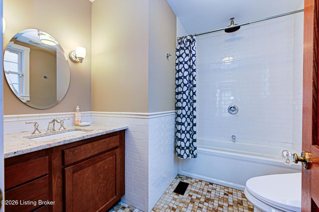 2468 Grinstead Dr, Louisville, KY 40204