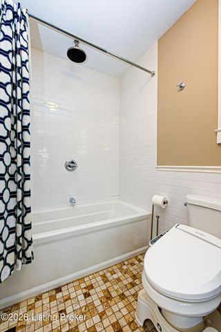 2468 Grinstead Dr, Louisville, KY 40204
