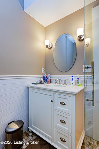 2468 Grinstead Dr, Louisville, KY 40204