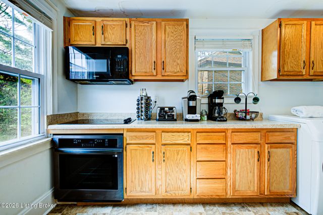 2468 Grinstead Dr, Louisville, KY 40204