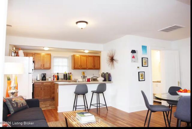 2468 Grinstead Dr, Louisville, KY 40204