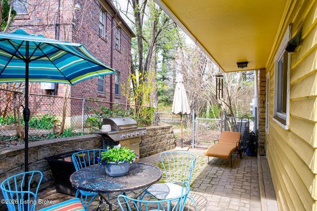 2468 Grinstead Dr, Louisville, KY 40204