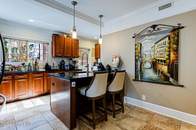 2468 Grinstead Dr, Louisville, KY 40204