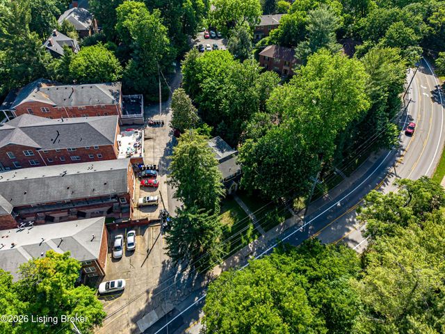 2468 Grinstead Dr, Louisville, KY 40204