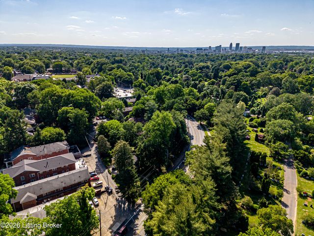 2468 Grinstead Dr, Louisville, KY 40204