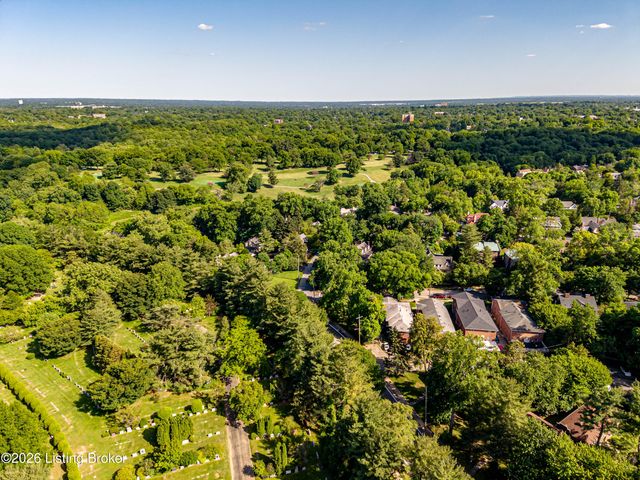 2468 Grinstead Dr, Louisville, KY 40204