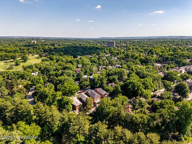 2468 Grinstead Dr, Louisville, KY 40204