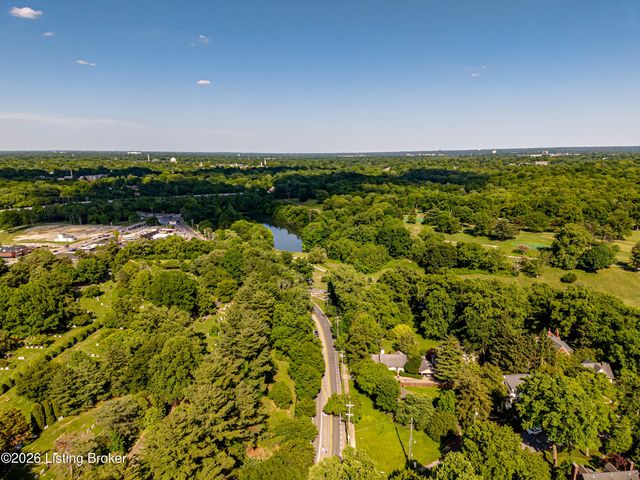 2468 Grinstead Dr, Louisville, KY 40204