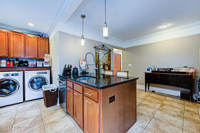 2468 Grinstead Dr, Louisville, KY 40204