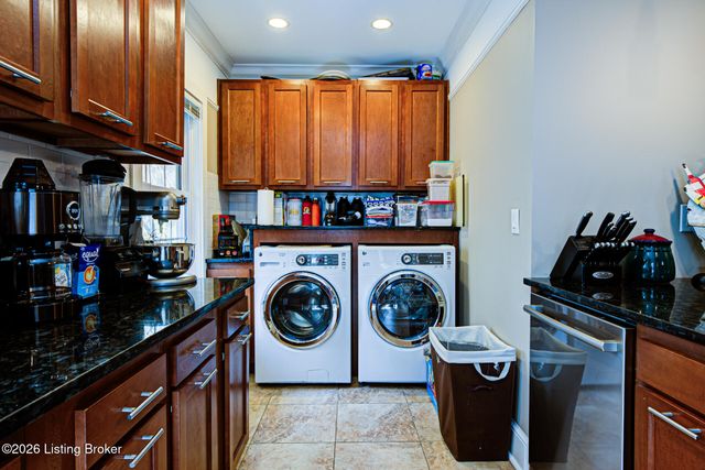 2468 Grinstead Dr, Louisville, KY 40204