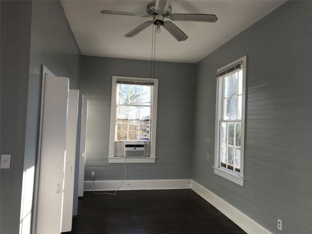 2127 Avenue K UP, Galveston, TX 77550