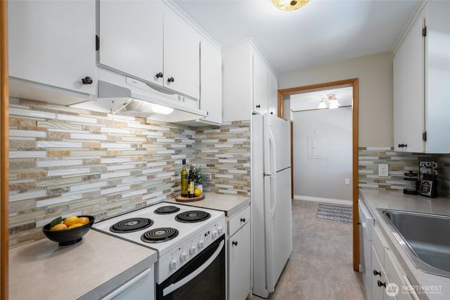 3741 SW 106th Street, Seattle, WA 98146