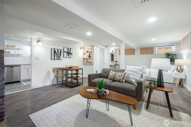 3741 SW 106th Street, Seattle, WA 98146