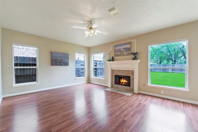 202 Mariner Cove Court, League City, TX 77573