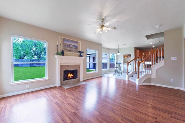 202 Mariner Cove Court, League City, TX 77573