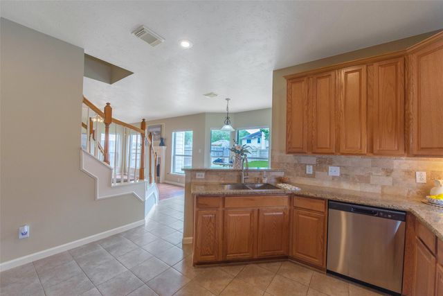 202 Mariner Cove Court, League City, TX 77573