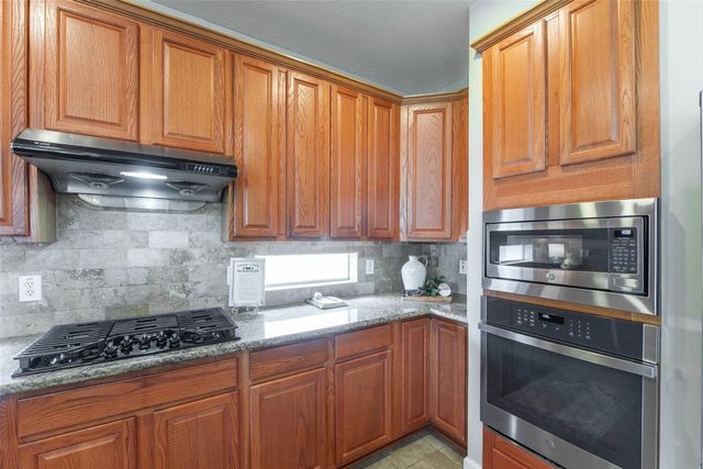 202 Mariner Cove Court, League City, TX 77573