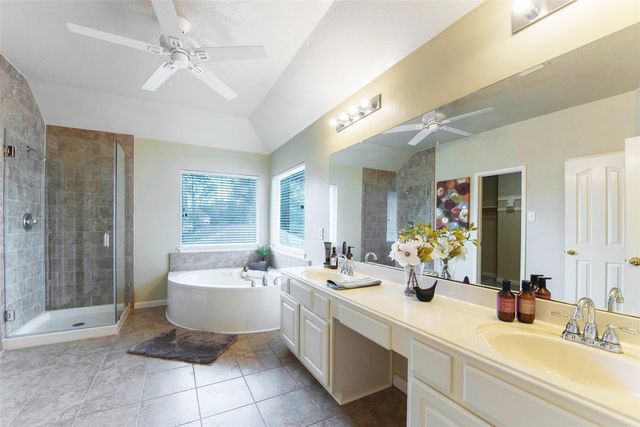 202 Mariner Cove Court, League City, TX 77573