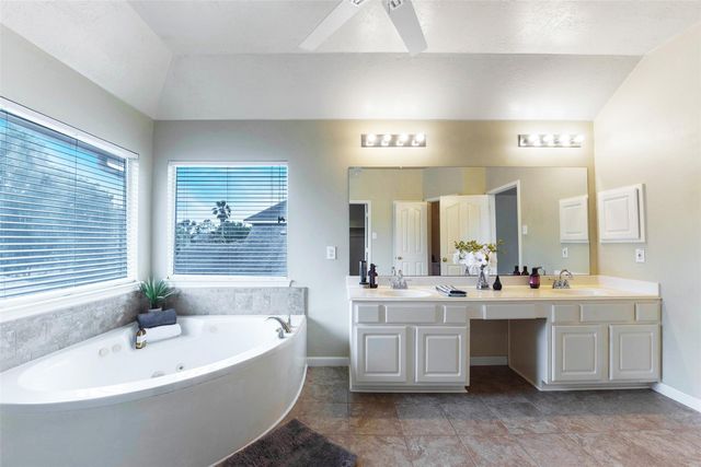 202 Mariner Cove Court, League City, TX 77573