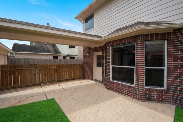 202 Mariner Cove Court, League City, TX 77573