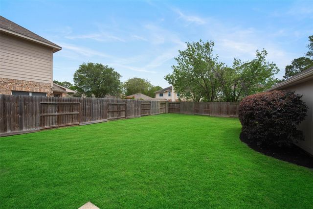 202 Mariner Cove Court, League City, TX 77573