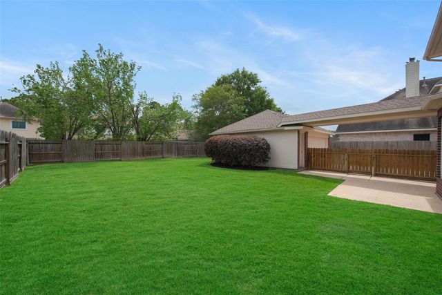 202 Mariner Cove Court, League City, TX 77573