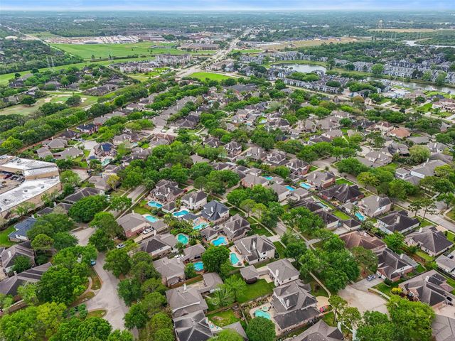 202 Mariner Cove Court, League City, TX 77573