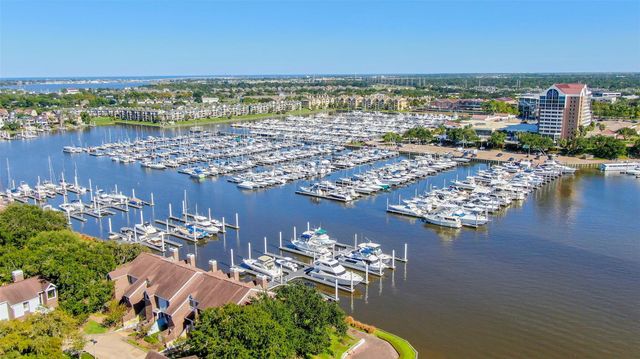 202 Mariner Cove Court, League City, TX 77573