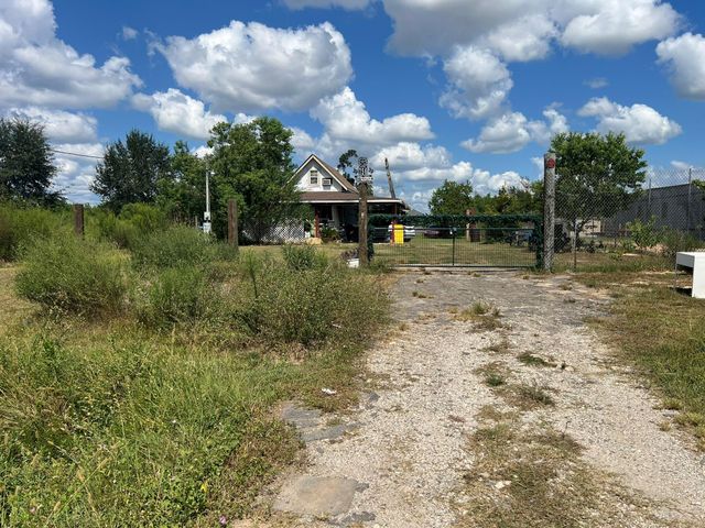 756 County Road 5003, Cleveland, TX 77327